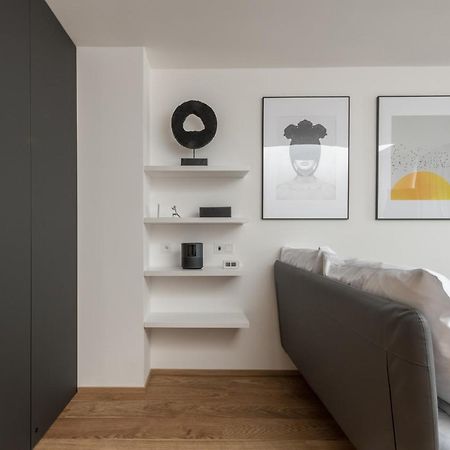 شقة Fully Renovated Stylish Duplex In A Convenient Location براغ المظهر الخارجي الصورة